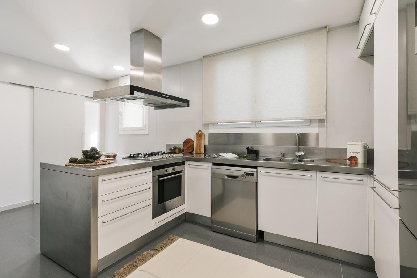 Rama - 3 Bedrooms And Terrace In Sant Gervasi